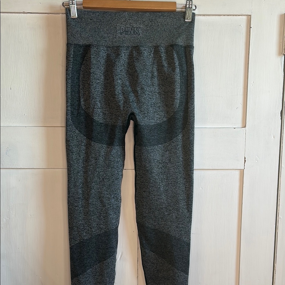 PINK Active Victoria's Secret Gray Booty Leggings Ribbed Waist Full Length Sz M